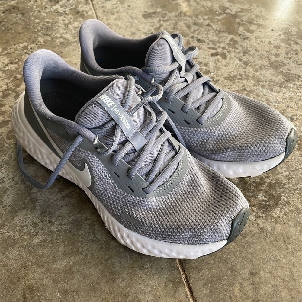 Nike Revolution women Gray 7.5